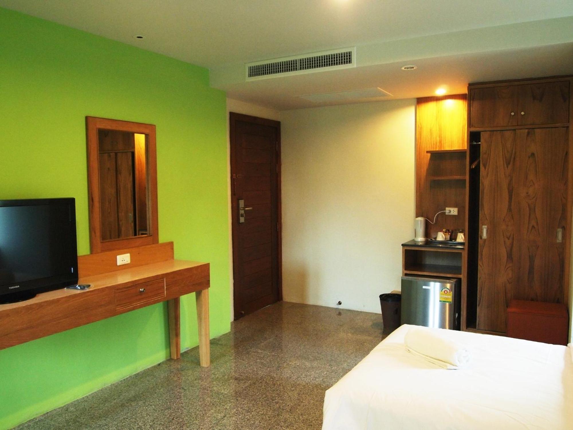 Phuket Ecozy Hotel מראה חיצוני תמונה